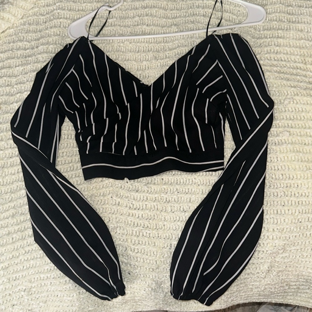 crop off the shoulder going out top